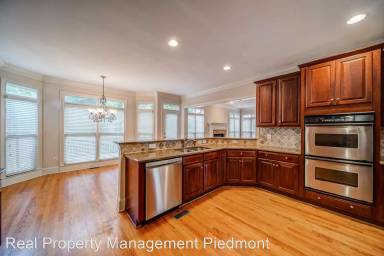 Main picture of 871 Lenox Ct NE