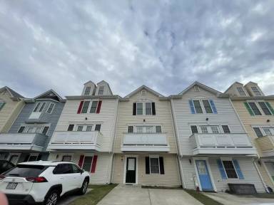 Main picture of 208 Bell Towers Ct