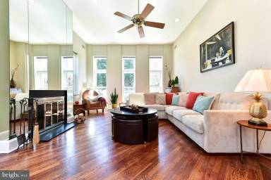 Main picture of 1130 Constitution Ave NE