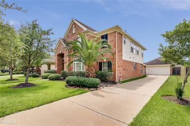 Main picture of 2214 Fox Path