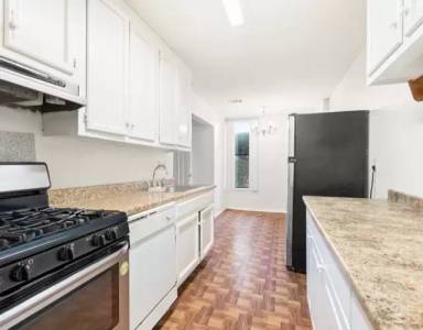 Main picture of 50 Shrewsbury Green Dr