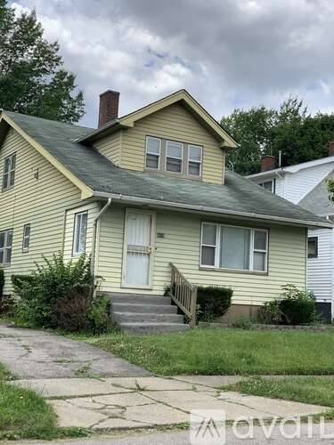 Main picture of 3678 E 114th St