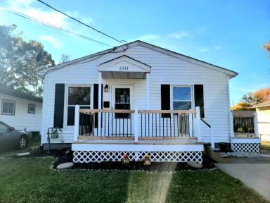 Main picture of 2933 Daleford Ave NE