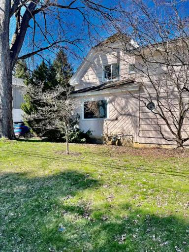 Main picture of 6571 Lakeshore Rd