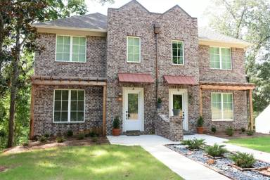 Main picture of 204 Elm St