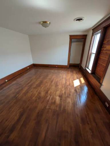 Main picture of 324 N Dewey St