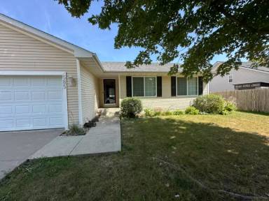 Main picture of 585 SE Crabapple Dr