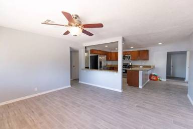 Main picture of 1106 W 12th St