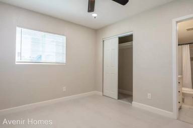 Main picture of 961 S Macdonald