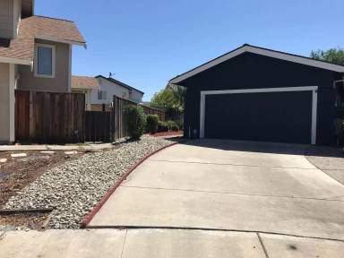 Main picture of 353 Hazelnut Ln
