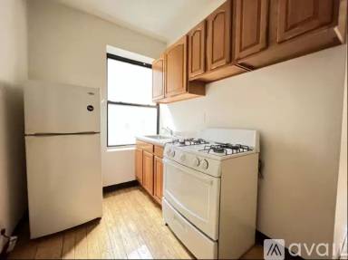 Main picture of 329 E 14th St