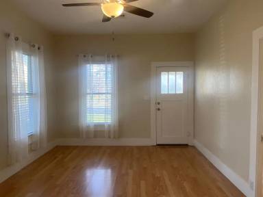 Main picture of 738 N Wall St
