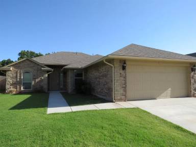 Main picture of 9422 Peachtree Ln