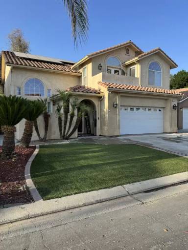 Main picture of 220 Lake Dr