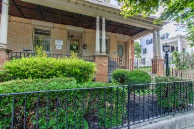 Main picture of 4045 Pine St