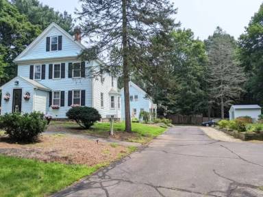 Main picture of 84 Oak St