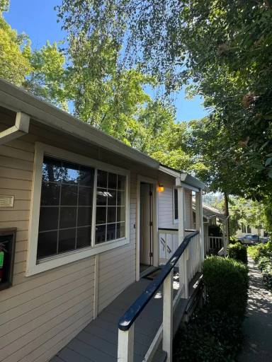 Main picture of 122 S School St