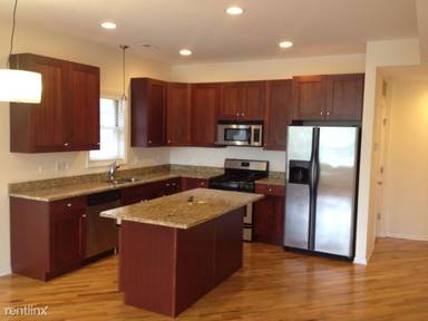 Main picture of 1522 W Greenleaf Ave