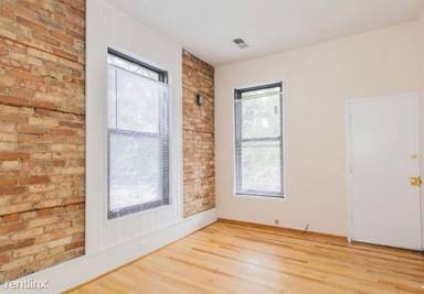 Main picture of 933 W Fletcher St