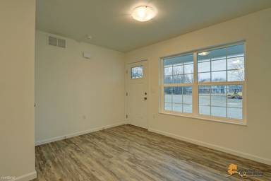 Main picture of 807 N Old Trunk Rd