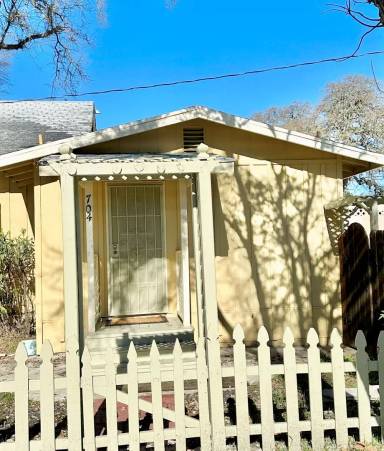 Main picture of 704 Vine St