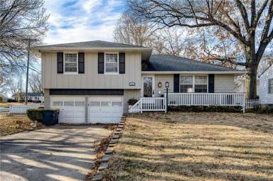 Main picture of 8844 Summit St