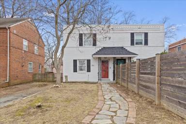 Main picture of 856 S Irving St