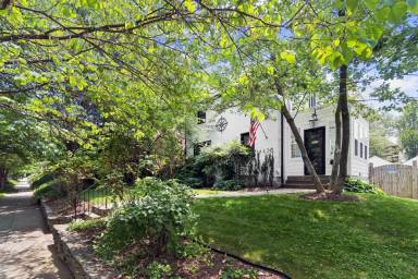 Main picture of 4420 Chesapeake St NW