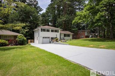 Main picture of 1733 N Holly Ln NE