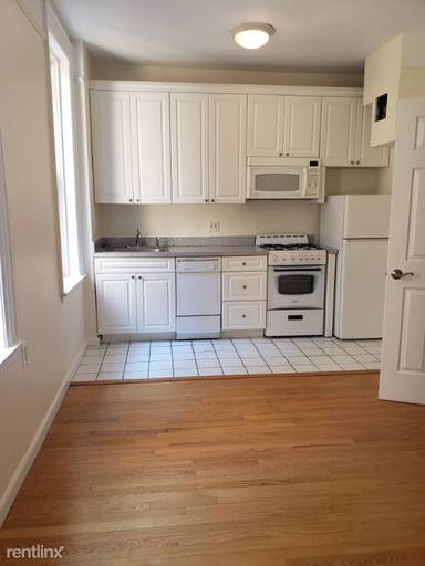 Main picture of 305 W 45th St