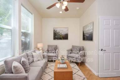 Main picture of 5490 SE Milwaukie Ave