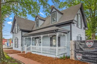 Main picture of 313 E Bodenhamer St