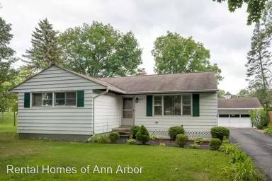 Main picture of 2935 Lakeview Dr