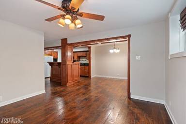 Main picture of 4148 N Clarendon Ave