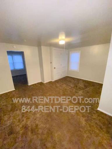 Main picture of 1231 E Illinois St