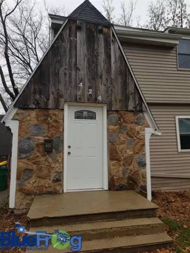Main picture of 424 S Van Buren St