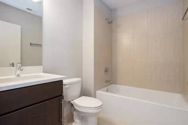 Main picture of 2740 W North Ave