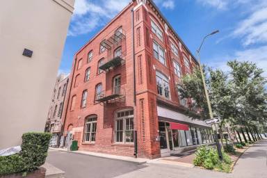 Main picture of 101 Barnard St