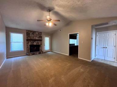 Main picture of 1335 Oak Knolls Dr