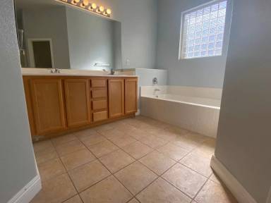 Main picture of 184 Staten Island Ave