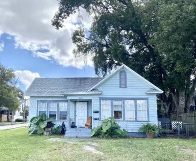Main picture of 1300 Indiana Ave