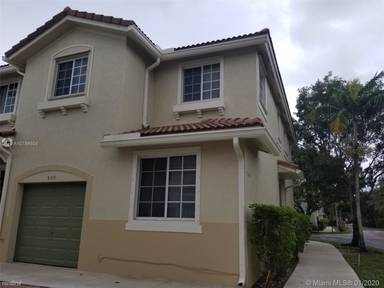 Main picture of 21427 NW 13th Ct