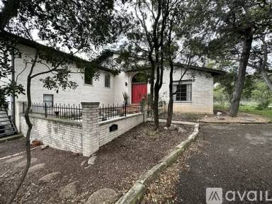 Main picture of 835 Fredericksburg Rd
