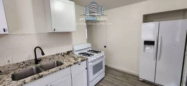 Main picture of 1442 E Polk St