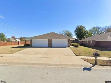 Main picture of 220 N Marietta Way