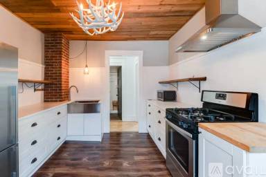 Main picture of 522 Newton Ave N