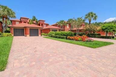 Main picture of 10041 Heather Ln