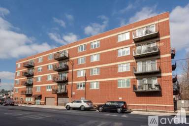 Main picture of 2158 W Grand Ave