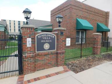 Main picture of 205 N Main St