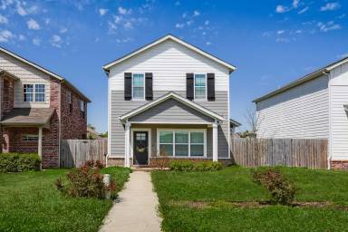 Main picture of 101 - 231 Carrington Ave